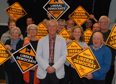 Robert Court with Lib Dems at Hurst Farm